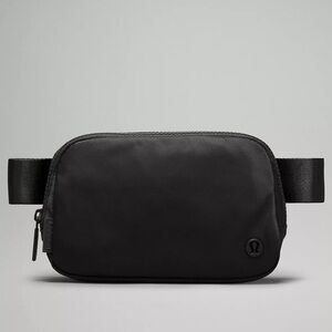 Lululemon Everywhere Black Belt Bag 1L